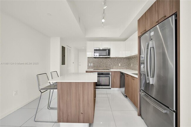 Foto del edificio - 5300 Paseo Blvd