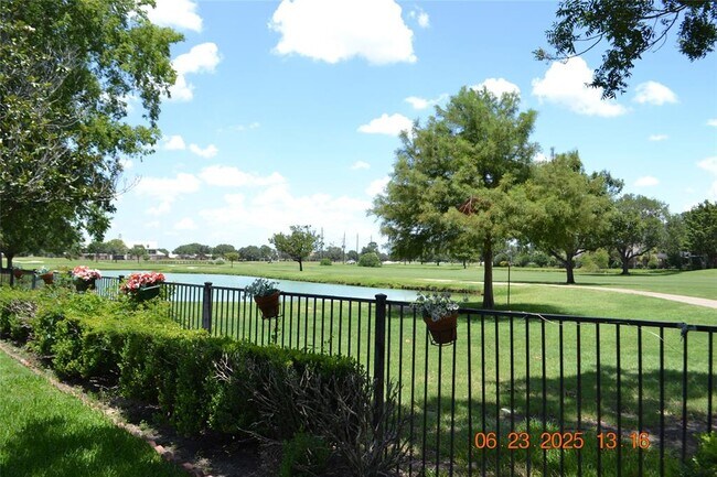 Foto del edificio - 4007 Sand Terrace Dr