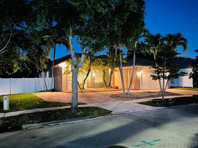 Foto del edificio - 12725 NW 18th Ct