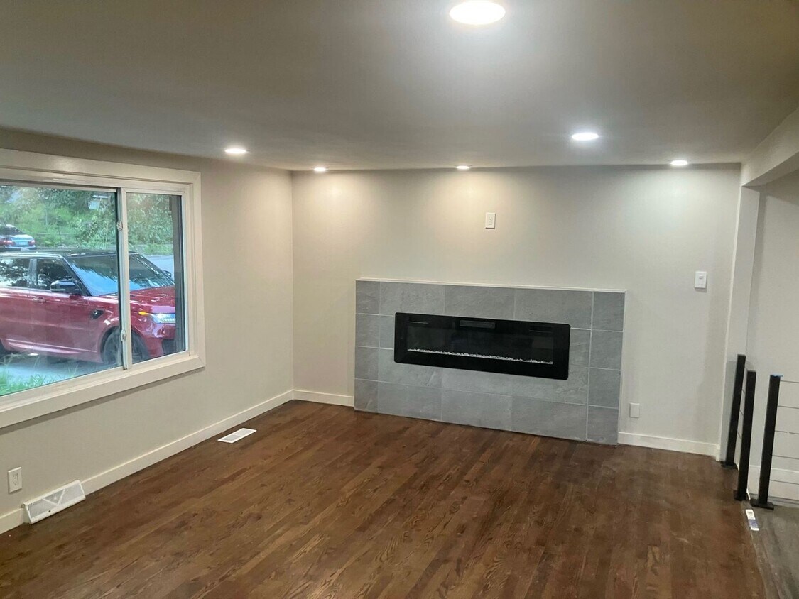 Foto del edificio - 4?bed • 2?bath • 1,458?ft² • unfurnished •...