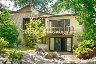 Building Photo - 7566 SW Cresmoor Dr