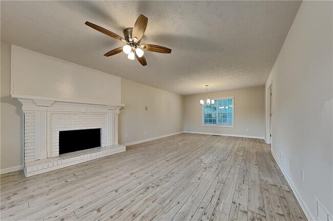 Building Photo - 1555 Rose Pointe Dr