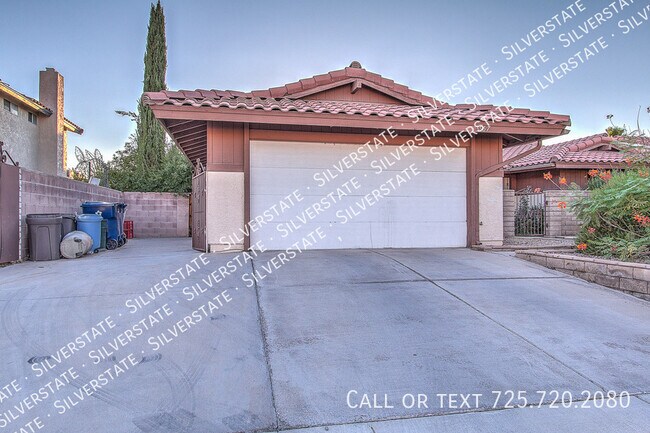 Building Photo - COZY 3 BEDROOM 2 BATHROOM SINGLE STORY HOM...