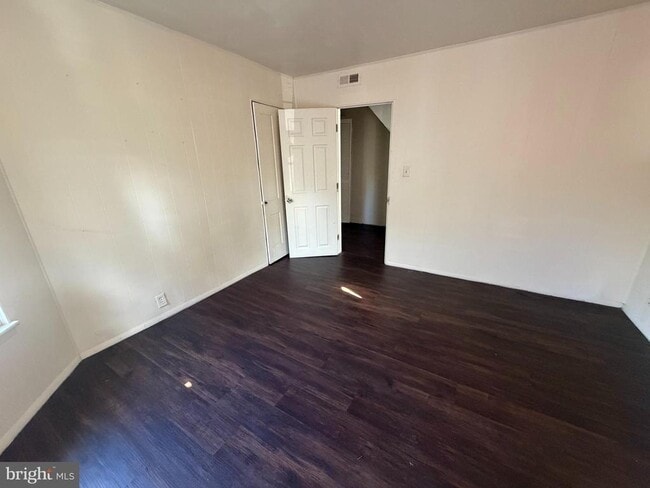 Foto del edificio - 112 W Main St