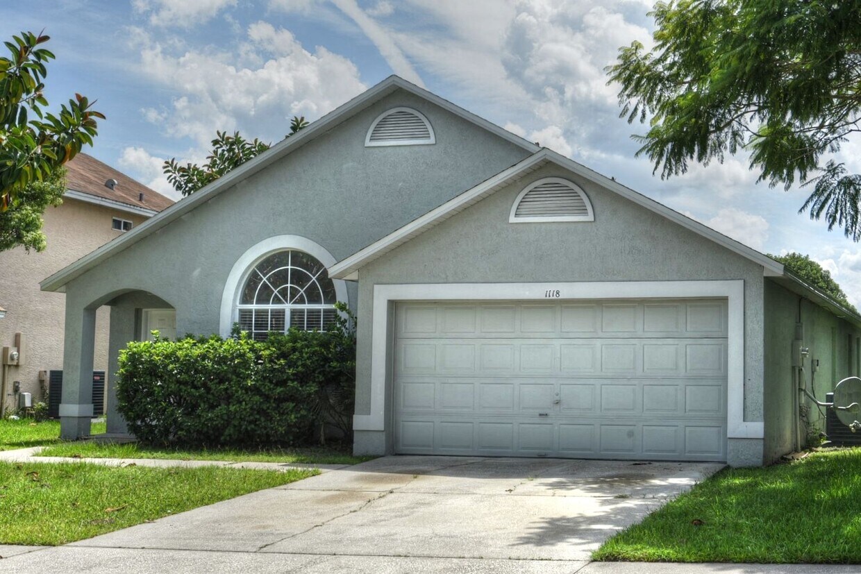 Primary Photo - Beautiful Home in Alafaya Woods Totally Re...