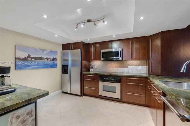 Foto del edificio - 2900 NE 14th Street Causeway