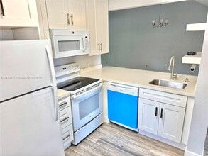 Building Photo - 1192 Coral Club Dr