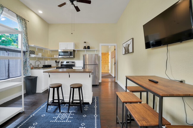 Foto del edificio - 628 Hunstock Ave