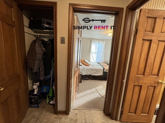 Foto del edificio - 4 Bedroom On Campus with Free Parking Aug ...