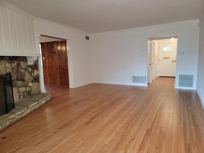Foto del edificio - 10344 Petit Ave
