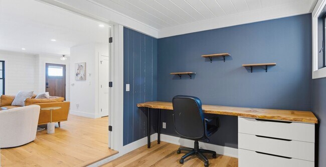 Foto del edificio - Furnished Executive Extended Stay Rental on Old Mission Peninsula