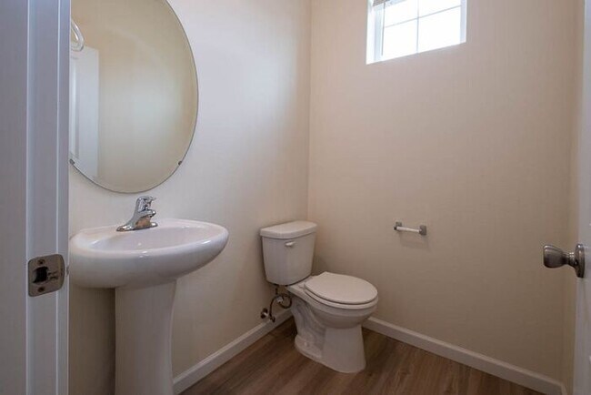 Foto del edificio - Spacious Newer Home Ready for Move IN