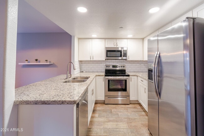 Foto del edificio - 2875 W Highland St