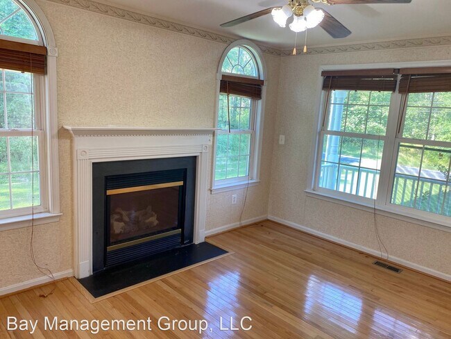 Building Photo - 4 br, 2.5 bath House - 8716 Gerst Ave