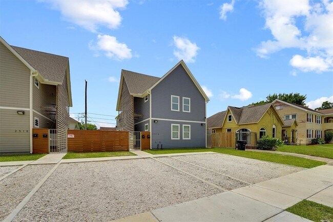 Building Photo - 2516 Cleburne St