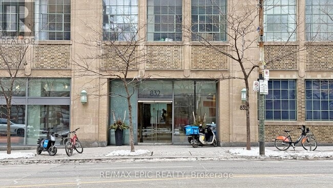 Building Photo - 832-3832 Bay St.