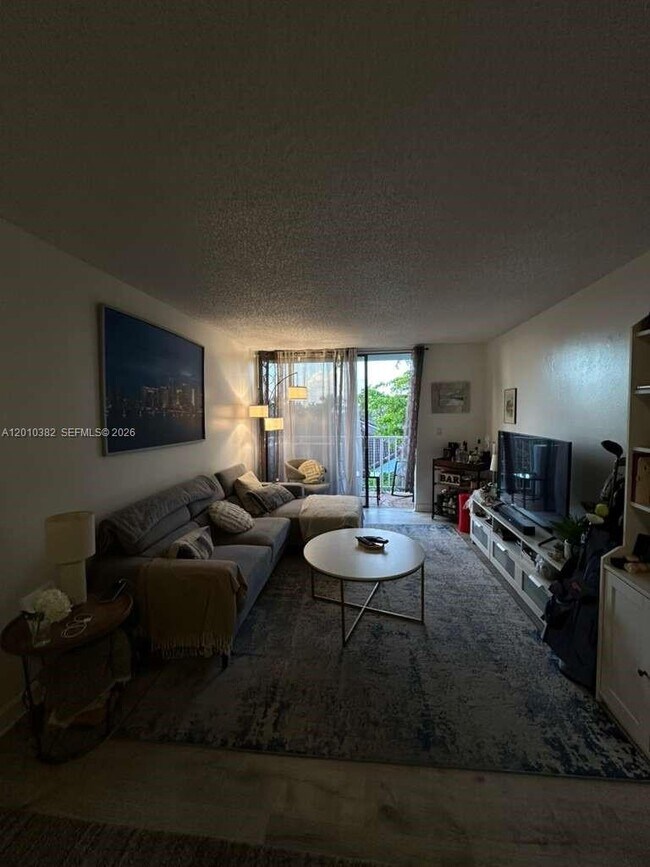 Foto del edificio - 8261 NW 8th St