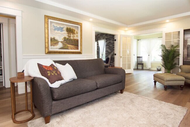 Building Photo - 1924 Cleveland Blvd