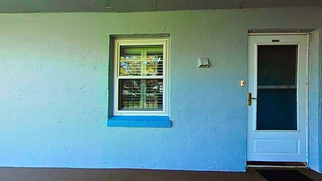 Foto del edificio - 333 Lake Howard Drive NW Unit 204C