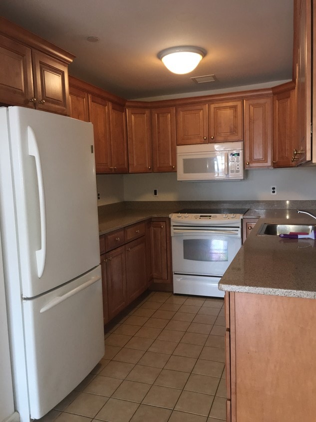 Kitchen - 53 W Palisade Ave