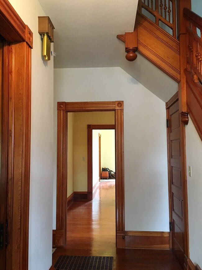 Foto del edificio - Northwest Area 4 Bedroom 2 Bath Bungalow