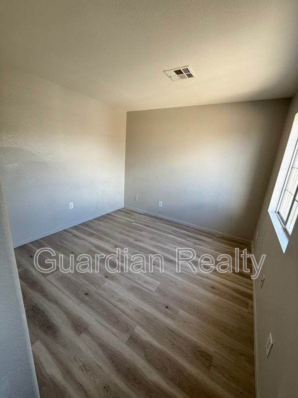 Building Photo - 10467 Lilac Tree Ave