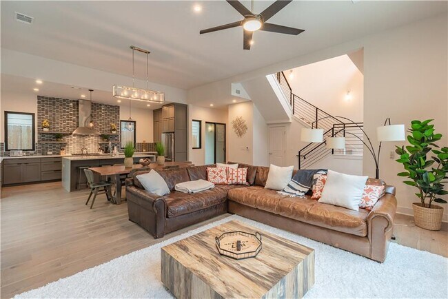 Building Photo - 2106 Allwood Dr