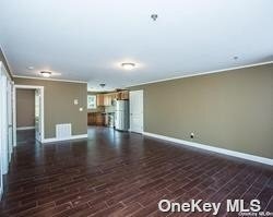 Building Photo - 170 W Montauk Hwy