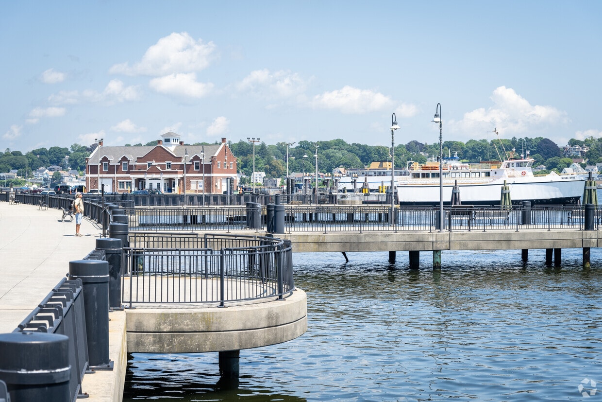 New London city image