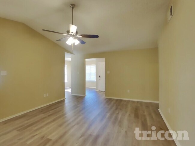 Foto del edificio - 1015 Cedar Run Dr