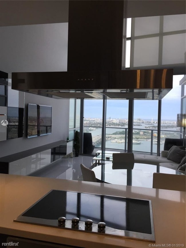 Building Photo - 1 br, 2 bath  - Marquis Condo