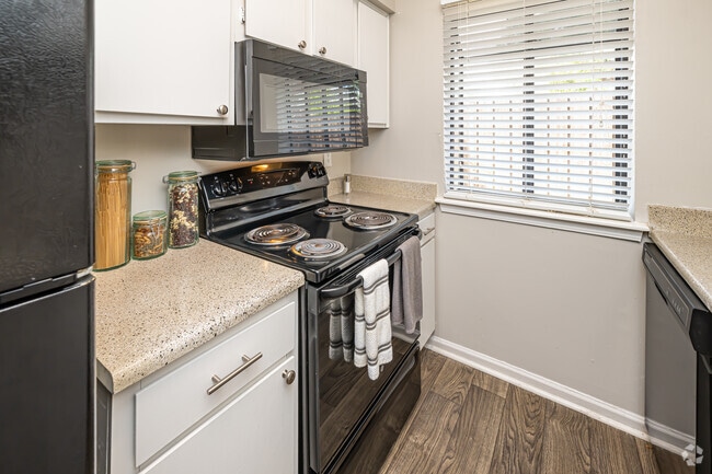 1BR, 1BA - 658SF - Kitchen - CityParc at The Ranch