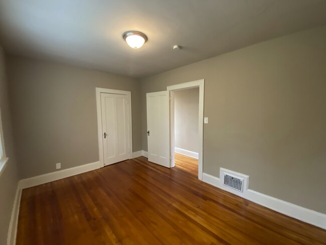 Building Photo - 132 Nansen St