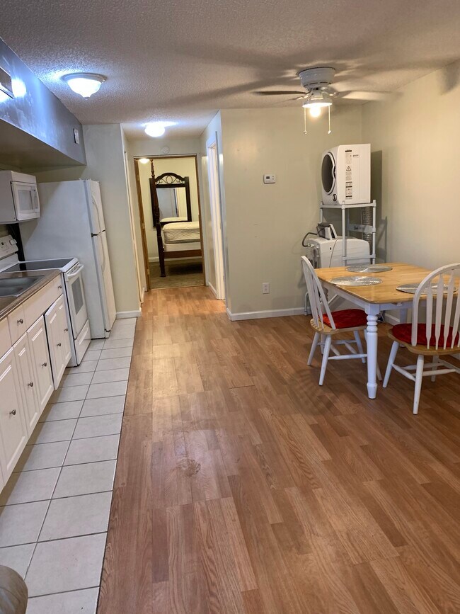 Foto del edificio - 978 S Live Oak Dr