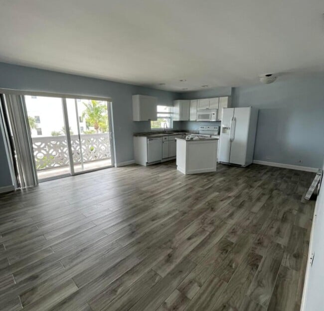 Building Photo - 3705 S Flagler Dr
