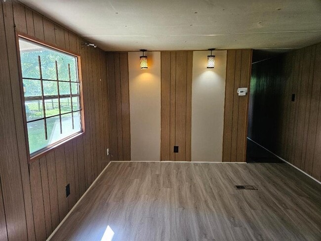Building Photo - 101 Taylor Ln