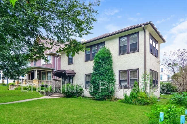 Building Photo - 969 St Clair Ave