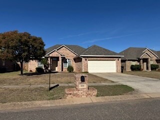 Photo - 929 NE 28th St (Moore, OK)