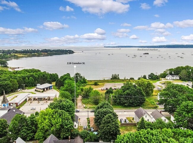 Building Photo - 118 Camden St