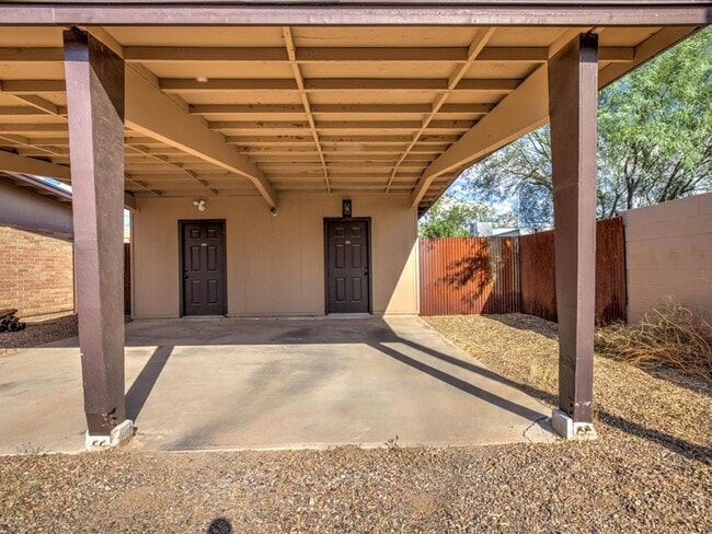 Building Photo - 2 Bedroom 1 Bathroom