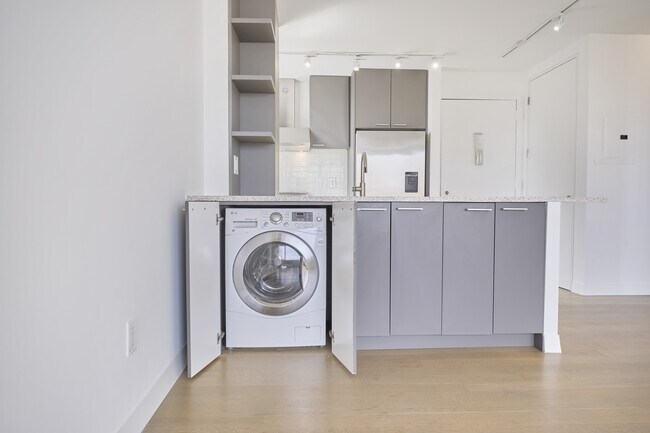 Foto del edificio - Prime East Village Large 1bdrm Doorman Building