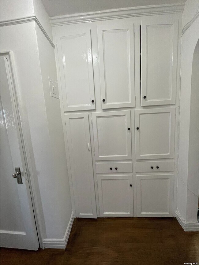 Building Photo - 92-11 35th Ave