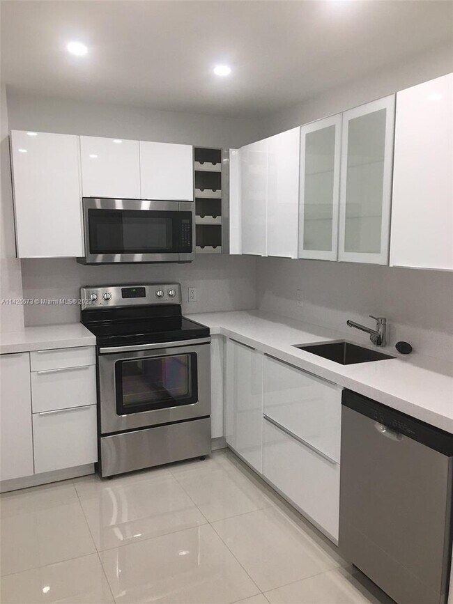 Foto del edificio - 10185 Collins Ave