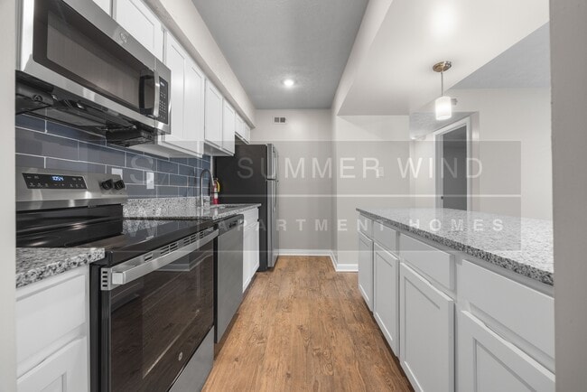 1x1 Kitchen Entry - Summer Wind Apartments