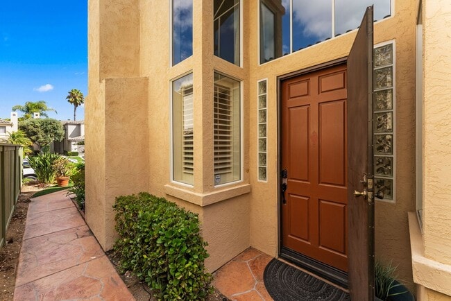 Foto del edificio - 4 Bed/2.5 Bath Vista Residence Beautifully...