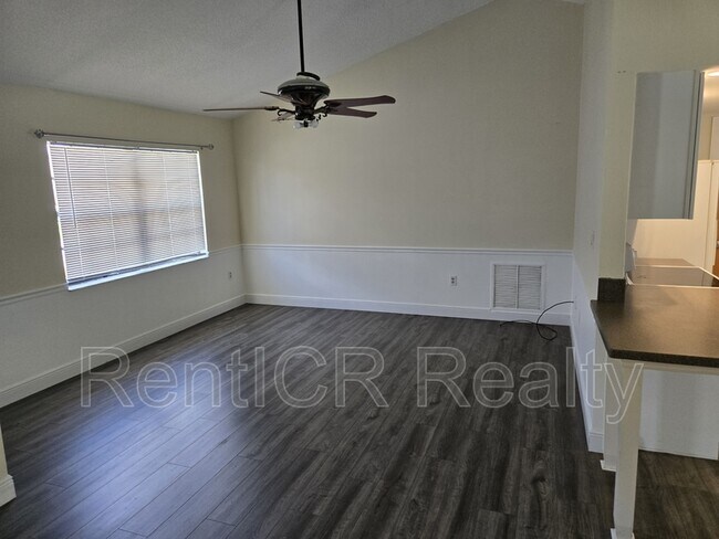 Building Photo - 1305 Fuchsia Dr