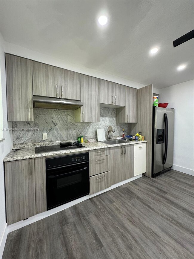 Foto del edificio - 1086 NW 110th St