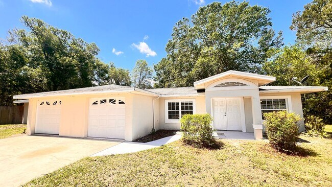 Building Photo - Florida Paradise Awaits – Spacious 4-Bedro...