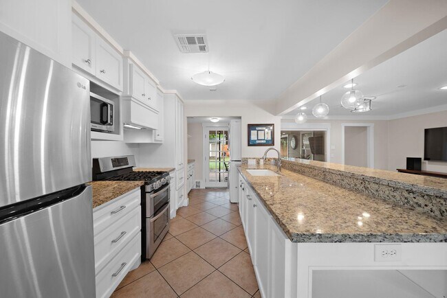 Foto del edificio - 954 W 41st St