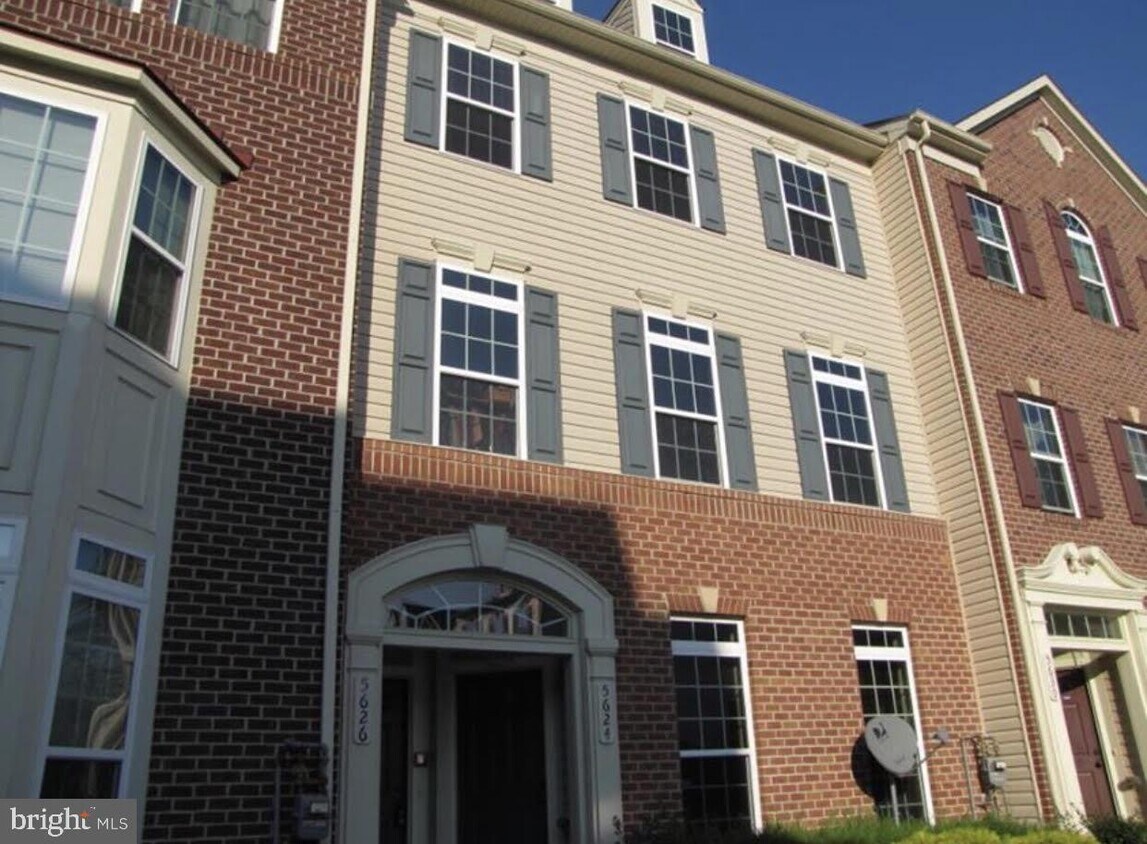 5626 Virginia Ln, Oxon Hill, MD 20745 Townhome Rentals in Oxon Hill